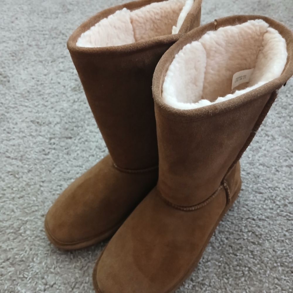 Bearpaw Elle women's boot sz 10